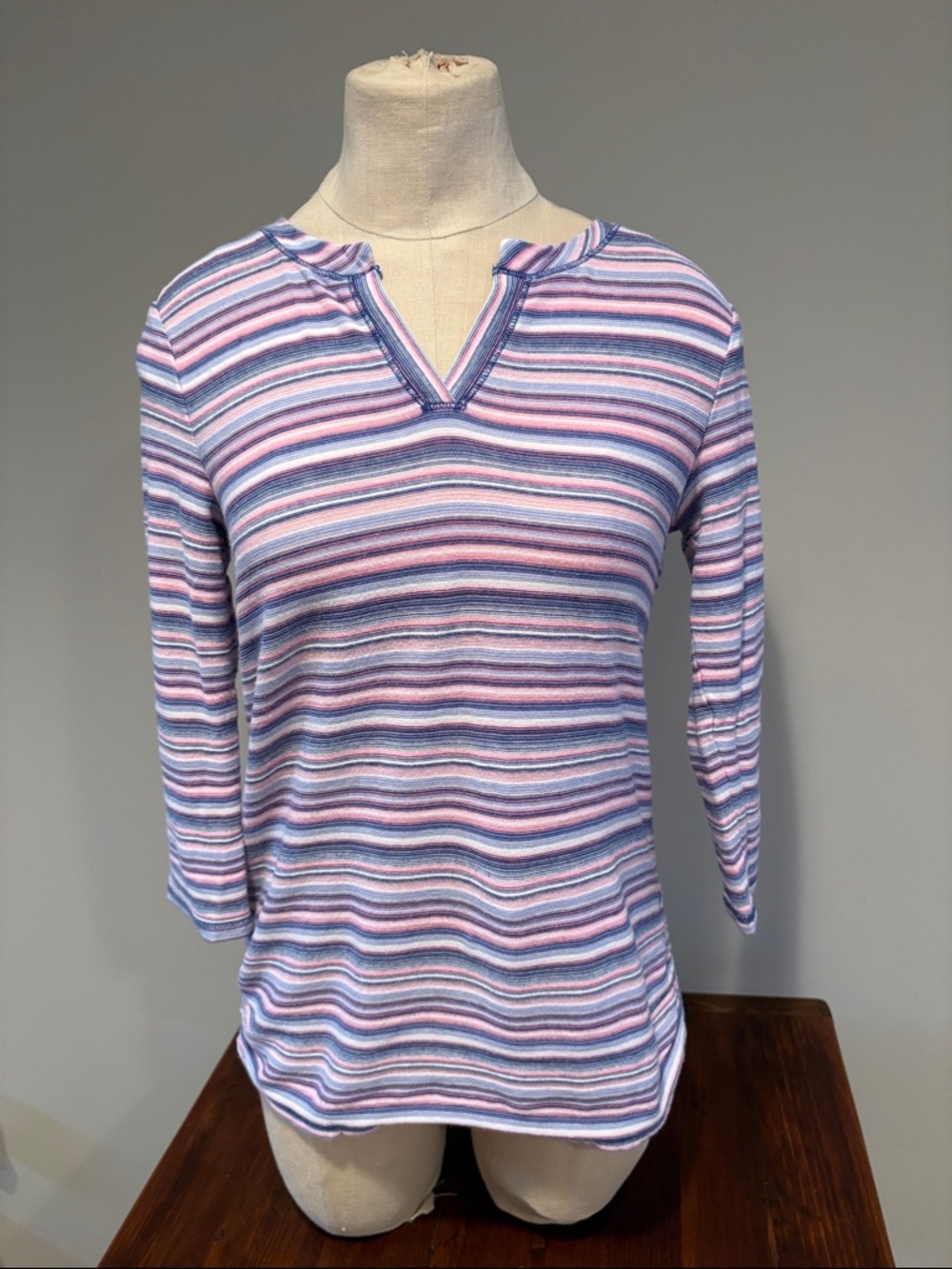 TALBOTS T BY TALBOTS SPLIT NECK TOP  SIZE XS PETITE